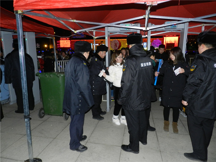 张杰沈阳演唱会安检现场